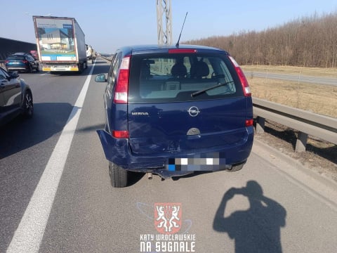 Kolizje i utrudnienia na wrocławskich obwodnicach. Długi korek na AOW w stronę Warszawy [ZDJĘCIA] - 1