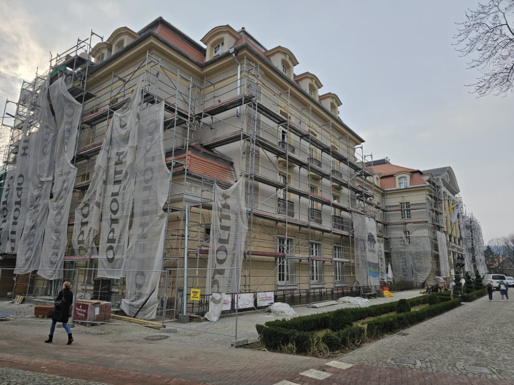 Uzdrowisko Szczawno-Jedlina inwestuje w komfort i bezpieczeństwo. Sprawdź, co się zmieni – Remont domu zdrojowego uzdrowiska Szczawno-Jedlina. Fot. Bartosz Szarafin