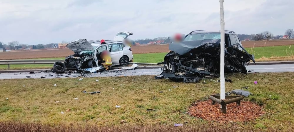 Poważny wypadek na obwodnicy Leśnicy, dwie osoby poszkodowane. W akcji Lotnicze Pogotowie Ratunkowe – Wypadek na obwodnicy Leśnicy. Fot: Michał Misiek