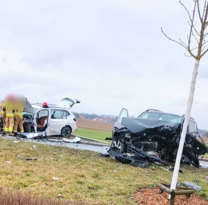 Poważny wypadek na obwodnicy Leśnicy, dwie osoby poszkodowane. W akcji Lotnicze Pogotowie Ratunkowe - 0