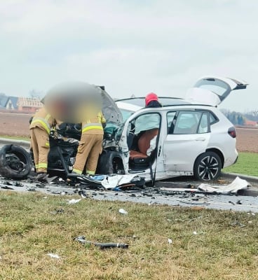 Poważny wypadek na obwodnicy Leśnicy, dwie osoby poszkodowane. W akcji Lotnicze Pogotowie Ratunkowe - 1