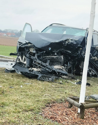Poważny wypadek na obwodnicy Leśnicy, dwie osoby poszkodowane. W akcji Lotnicze Pogotowie Ratunkowe - 2