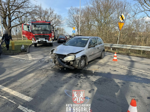 Sobota na drogach: Zderzenie we Wrocławiu i groźny wypadek w gminie Kostomłoty [ZDJĘCIA] - 2