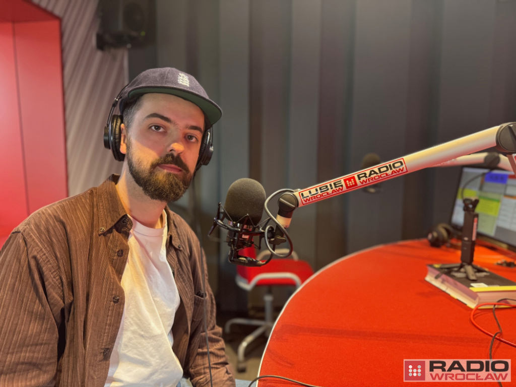 Tomasz Wałach z zespołu QAI w Radiu Wrocław - fot. Michał Kazulo