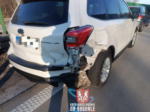 9-kilometrowy korek na A4 w kierunku Wrocławia. Zderzyły się cztery pojazdy [ZDJĘCIA] - 2
