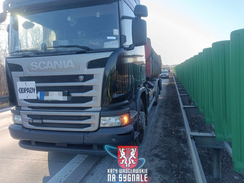 9-kilometrowy korek na A4 w kierunku Wrocławia. Zderzyły się cztery pojazdy [ZDJĘCIA] - 4