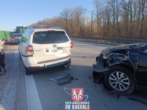 9-kilometrowy korek na A4 w kierunku Wrocławia. Zderzyły się cztery pojazdy [ZDJĘCIA] - 5