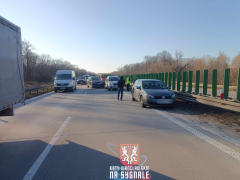 9-kilometrowy korek na A4 w kierunku Wrocławia. Zderzyły się cztery pojazdy [ZDJĘCIA] - 6