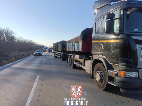 9-kilometrowy korek na A4 w kierunku Wrocławia. Zderzyły się cztery pojazdy [ZDJĘCIA] - 7