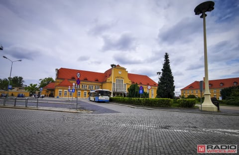 Legnicki dworzec za mały dla KD. Spółka planuje własny biurowiec - 19