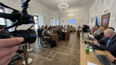Będzie więcej płatnych miejsc parkingowych w Jeleniej G&oacute;rze. Budżet miasta zyska na tym miliony