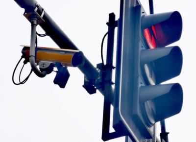 Ż&oacute;łte kamery na Gądowiance we Wrocławiu zn&oacute;w łapią kierowc&oacute;w. Średnio 11 mandat&oacute;w dziennie