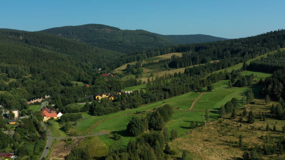 Alternatywne rozwiązania ochrony przeciwpowodziowej dla gminy Stronie Śląskie? Mieszkańcy szukają rozwiązań - Stary Gierałtow, zdjęcia z drona. Fot: Jarosław Wrona / Radio Wrocław