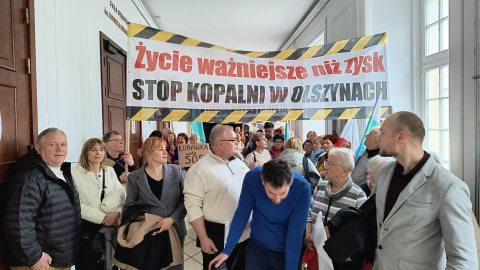 Protest na sesji sejmiku województwa dolnośląskiego. Mieszkańcy Lubawki nie chcą uruchomienia kopalni w Olszynach - 0