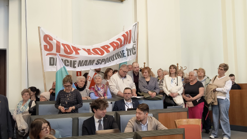 Protest na sesji sejmiku województwa dolnośląskiego. Mieszkańcy Lubawki nie chcą uruchomienia kopalni w Olszynach - 1