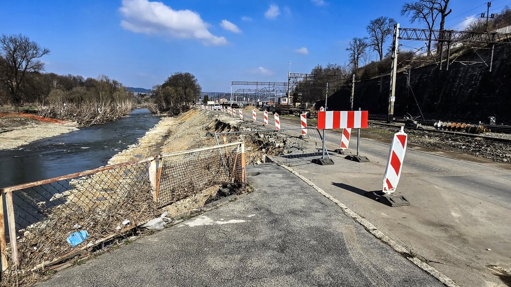 4 miliardy złotych na modernizację infrastruktury kolejowej na Dolnym Śląsku. Gdzie dojedziemy szybciej? - Po powodzi przeznaczono 100 mln zł na odbudowę infrastruktury kolejowej. Fot: Jarosław Wrona / Radio Wrocław