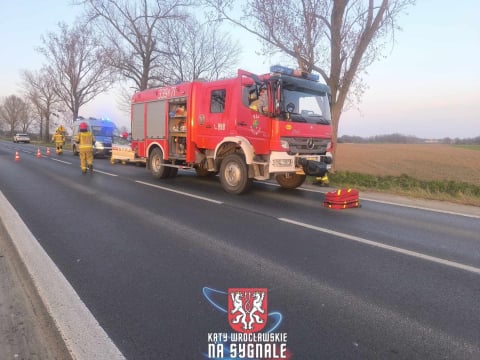 Zderzenie czterech samochodów na DK 8 w Kobierzycach! Trzy osoby ranne, lądował śmigłowiec LPR [ZDJĘCIA] - 9
