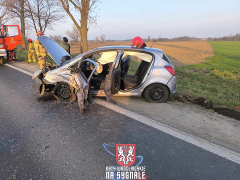 Zderzenie czterech samochodów na DK 8 w Kobierzycach! Trzy osoby ranne, lądował śmigłowiec LPR [ZDJĘCIA] - 10