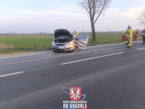 Zderzenie czterech samochodów na DK 8 w Kobierzycach! Trzy osoby ranne, lądował śmigłowiec LPR [ZDJĘCIA] - 5