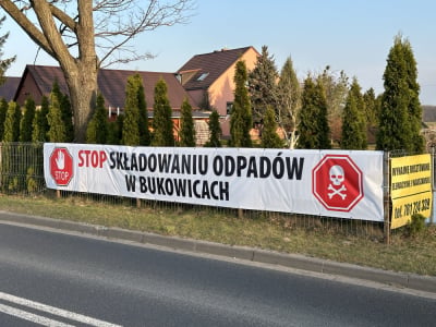 "Stop składowaniu odpad&oacute;w w Bukowicach". Mieszkańcy protestują przeciwko kolejnej inwestycji