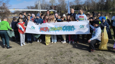 Akcja Czysta Odra zainaugurowana we Wrocławiu. Kilkadziesiąt os&oacute;b zbierało śmieci nad rzeką
