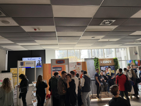 AI zabierze etaty czy stworzy nowe perspektywy? Na Uniwersytecie Ekonomicznym odbyły się Targi Pracy - 1