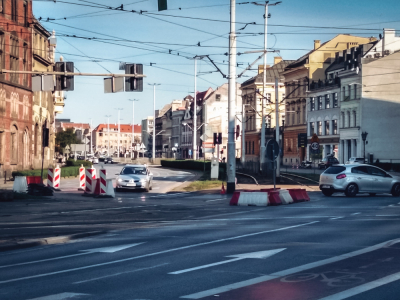 Awaria torowiska w samym centrum Wrocławia. Tramwaje jeżdżą objazdami