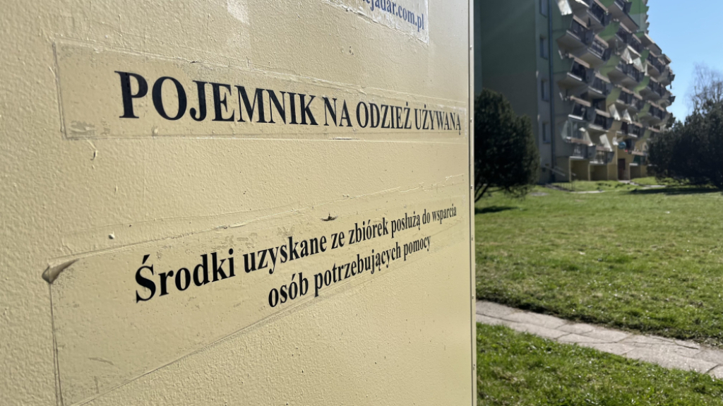 Kontenery, SZOT i PSZOK. Jak radzimy sobie z nową ustawą dotyczącą niechcianych ubrań? - Dolnośląskie miasta różnie radzą sobie z nową ustawą dotyczącą niechcianych ubrań. Fot. Maciej Ryłkiewicz