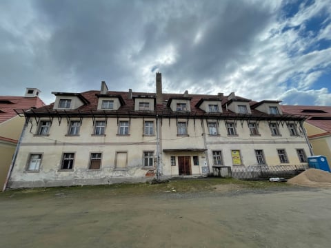 To będzie wisienka na torcie. Przy Pałacu Sobieszów powstanie Karkonoska Zielona Szkoła - 0