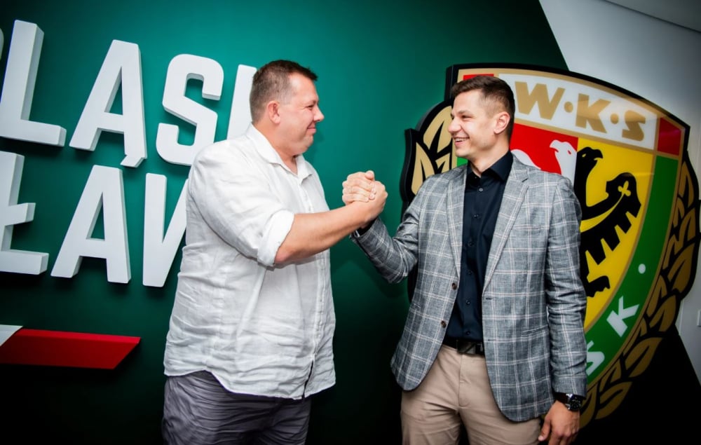Zmiany w sekcji piłki nożnej kobiet Śląska Wrocław - Przemysław Piekielny (z prawej) zastąpi w roli trenera piłkarek Śląska Piotra Jagiełę (na zdj. z lewej) - fot. Adriana Ficek