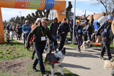 Wok&oacute;ł Jeziora Kunickiego... z psem. To kolejna edycja Dog Trekkingu