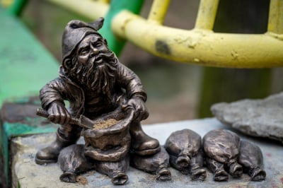 Wrocław ma nowego krasnala. Raciworek symbolizuje walkę z powodzią