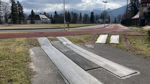 Dziury w bieżni i braki w infrastrukturze. Co dalej ze stadionem w Szklarskiej Porębie? - 0