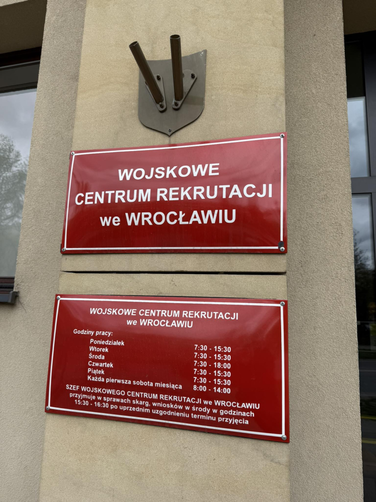 Tegoroczna kwalifikacja wojskowa we Wrocławiu budzi niepokój. Co grozi za niestawienie się przed komisją? - Wojskowe Centrum Rekrutacji czeka na wezwanych do tegorocznej kwalifikacji wojskowej. Fot: Radio Wrocław