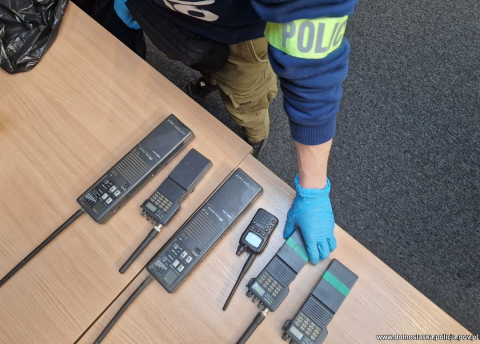 Nadawał "radio-stop" i zatrzymywał pociągi we Wrocławiu. 57-latek, którego od roku szukały wszystkie służby, wpadł na gorącym uczynku - 4