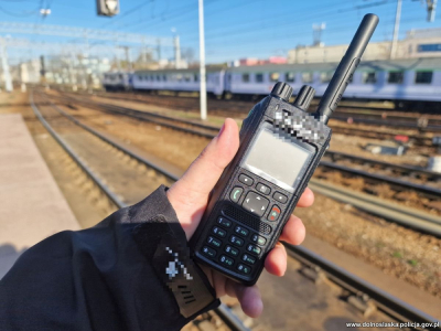 Nadawał "radio-stop" i zatrzymywał pociągi we Wrocławiu. 57-latka od roku szukały wszystkie służby [WIDEO]