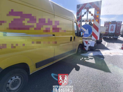 Kurier wjechał w służby drogowe na autostradzie A4. Utrudnienia w okolicach Wrocławia