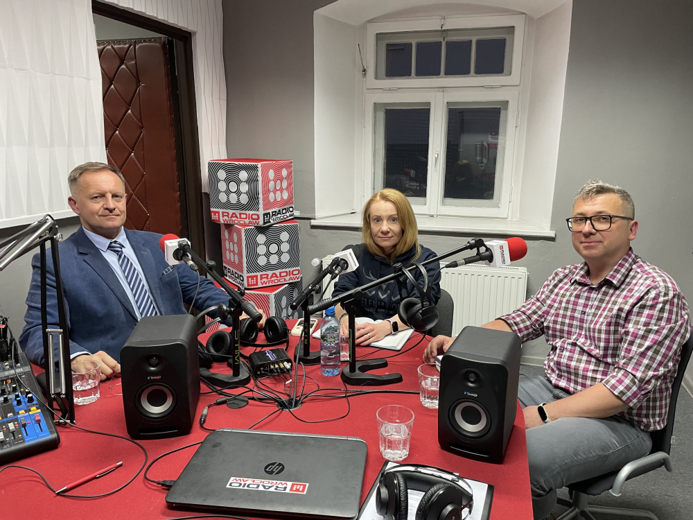 Debata samorządowa: Odbudowa po powodzi, zamknięcie basenu w Jeleniej Górze, strefa płatnego parkowania - Goście "Debaty samorządowej" w Radiu Wrocław. Fot: RW