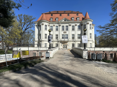 Remonty w leśnickim OPT Zamek. Trwa przebudowa pałacowych taras&oacute;w i piwnic