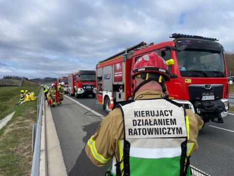 Policyjny pościg i dwa wypadki samochodowe na trasie S3! Zobacz, jak wyglądają tegoroczne manewry służb ratowniczych - 1