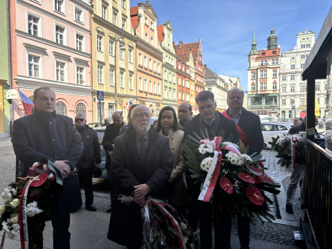 "Ta tragedia mogła być okazją, do pojednania skłóconych sił". 15. rocznica śmierci Aleksandry Natalii-Świat w Smoleńsku - 0
