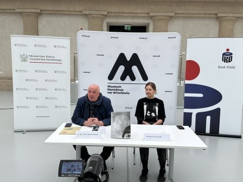 Mija 20 lat od śmierci Zdzisława Beksińskiego. W Pawilonie Czterech Kopuł można zobaczyć dwieście zdjęć artysty - 1