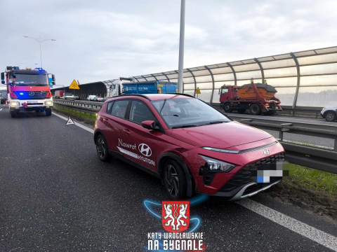 Karambol na Autostradowej Obwodnicy Wrocławia. Ogromny korek po zderzeniu kilku pojazdów [ZDJĘCIA] - 10