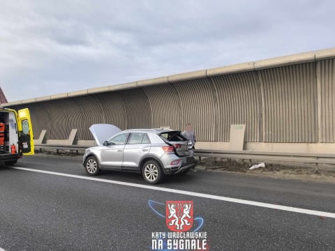 Karambol na Autostradowej Obwodnicy Wrocławia. Ogromny korek po zderzeniu kilku pojazdów [ZDJĘCIA] - 15
