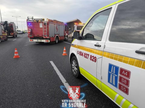 Karambol na Autostradowej Obwodnicy Wrocławia. Ogromny korek po zderzeniu kilku pojazdów [ZDJĘCIA] - 4