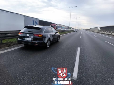 Karambol na Autostradowej Obwodnicy Wrocławia. Ogromny korek po zderzeniu kilku pojazdów [ZDJĘCIA] - 5