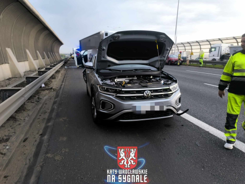Karambol na Autostradowej Obwodnicy Wrocławia. Ogromny korek po zderzeniu kilku pojazdów [ZDJĘCIA] - 7