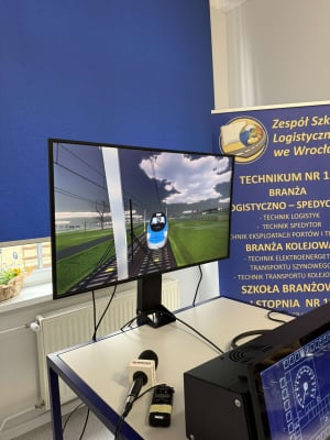 Nowoczesny symulator lokomotywy działa we Wrocławiu. To pierwsze takie urządzenie w mieście! - 1