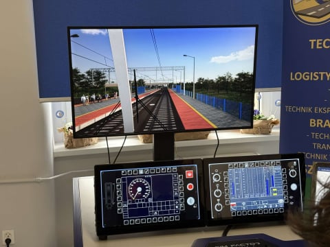 Nowoczesny symulator lokomotywy działa we Wrocławiu. To pierwsze takie urządzenie w mieście! - 2