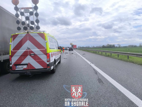 Ogromne utrudnienia na autostradzie A4. Bus uderzył w ciężarówkę. Autostrada w kierunku Katowic zablokowana - 0